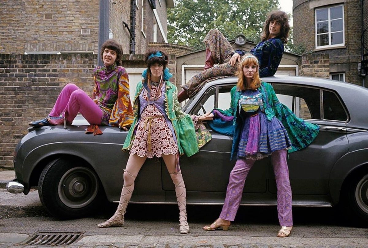 These Color Photos Capture the Psychedelic Hippie Fashion in London during the 1960s